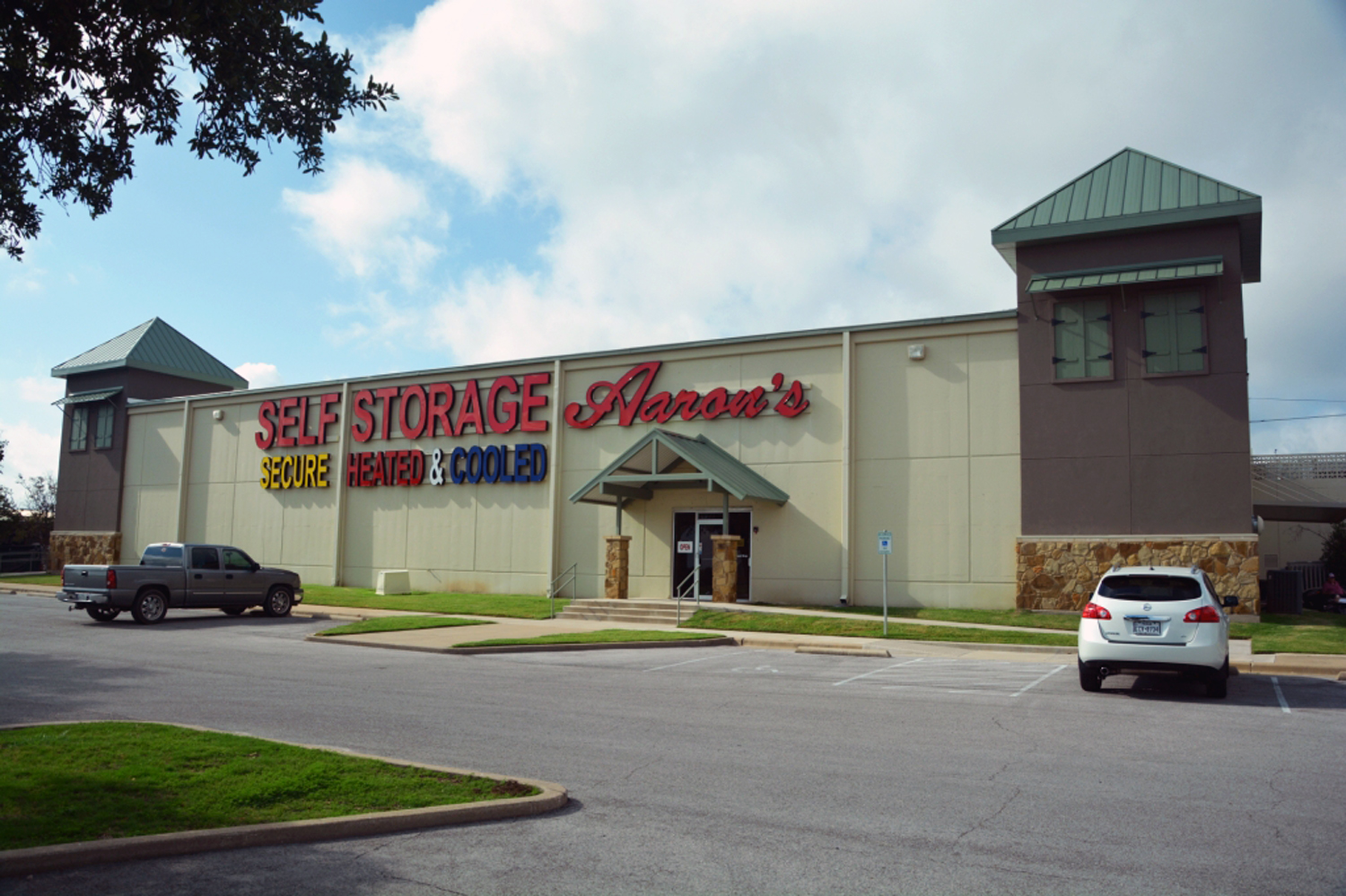 Aaron's Self Storage 5 W Loop 22